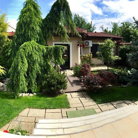 Cristi's Rooms - Pensiune Oradea Bagian luar foto
