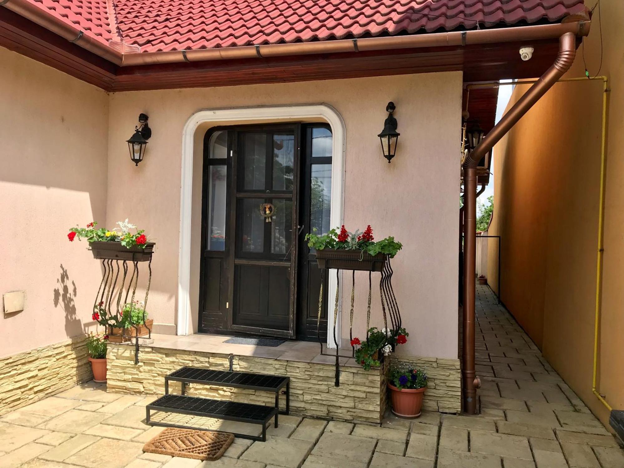 Cristi's Rooms - Pensiune Oradea Bagian luar foto