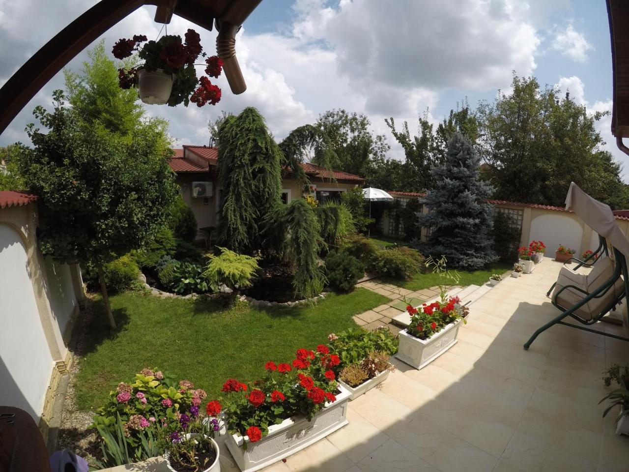 Cristi's Rooms - Pensiune Oradea Bagian luar foto