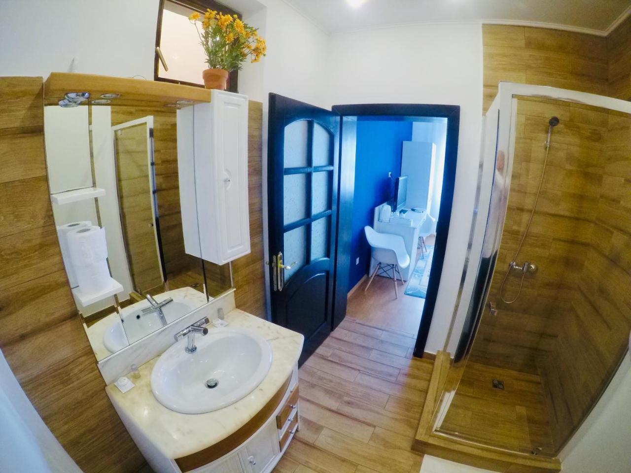 Cristi's Rooms - Pensiune Oradea Bagian luar foto