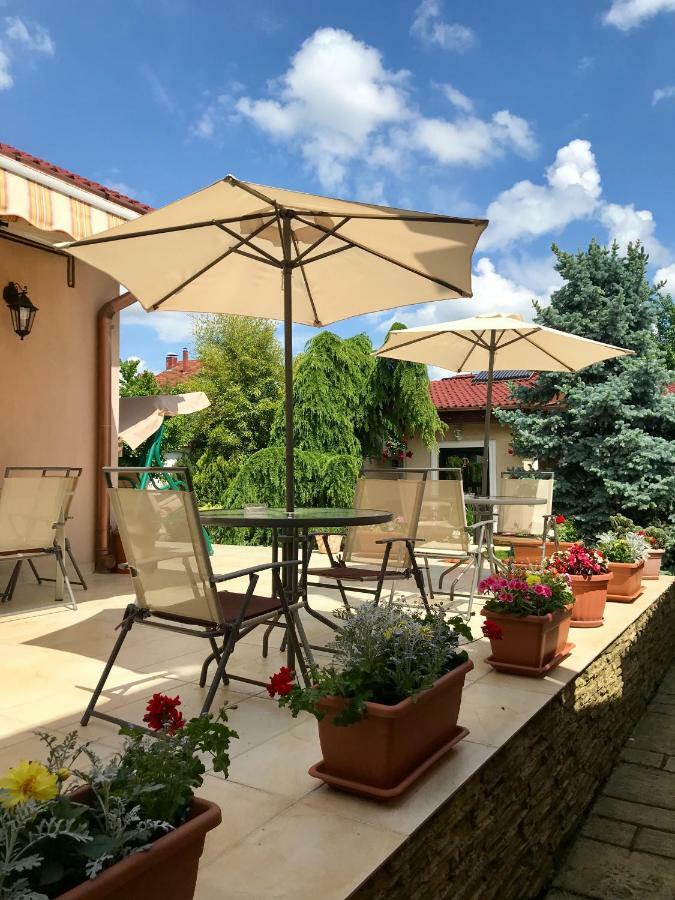 Cristi's Rooms - Pensiune Oradea Bagian luar foto