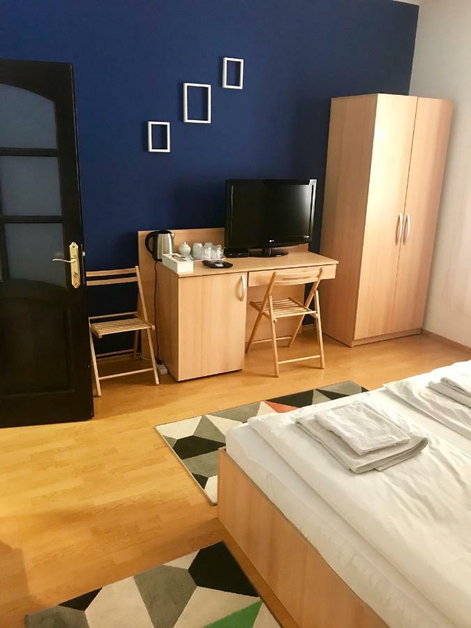 Cristi's Rooms - Pensiune Oradea Bagian luar foto