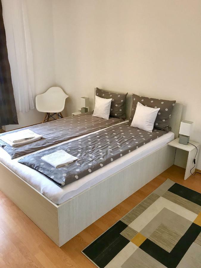 Cristi's Rooms - Pensiune Oradea Bagian luar foto