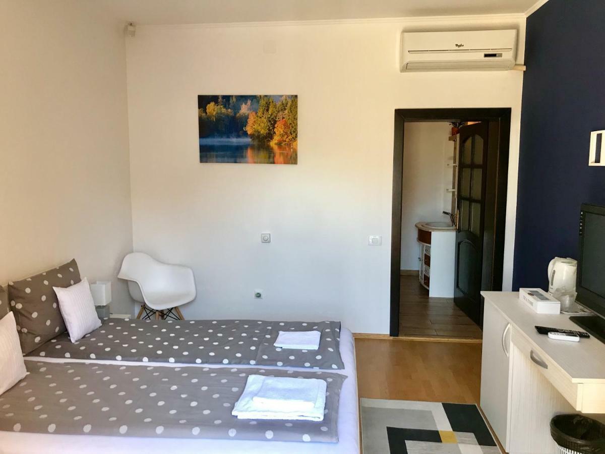 Cristi's Rooms - Pensiune Oradea Bagian luar foto
