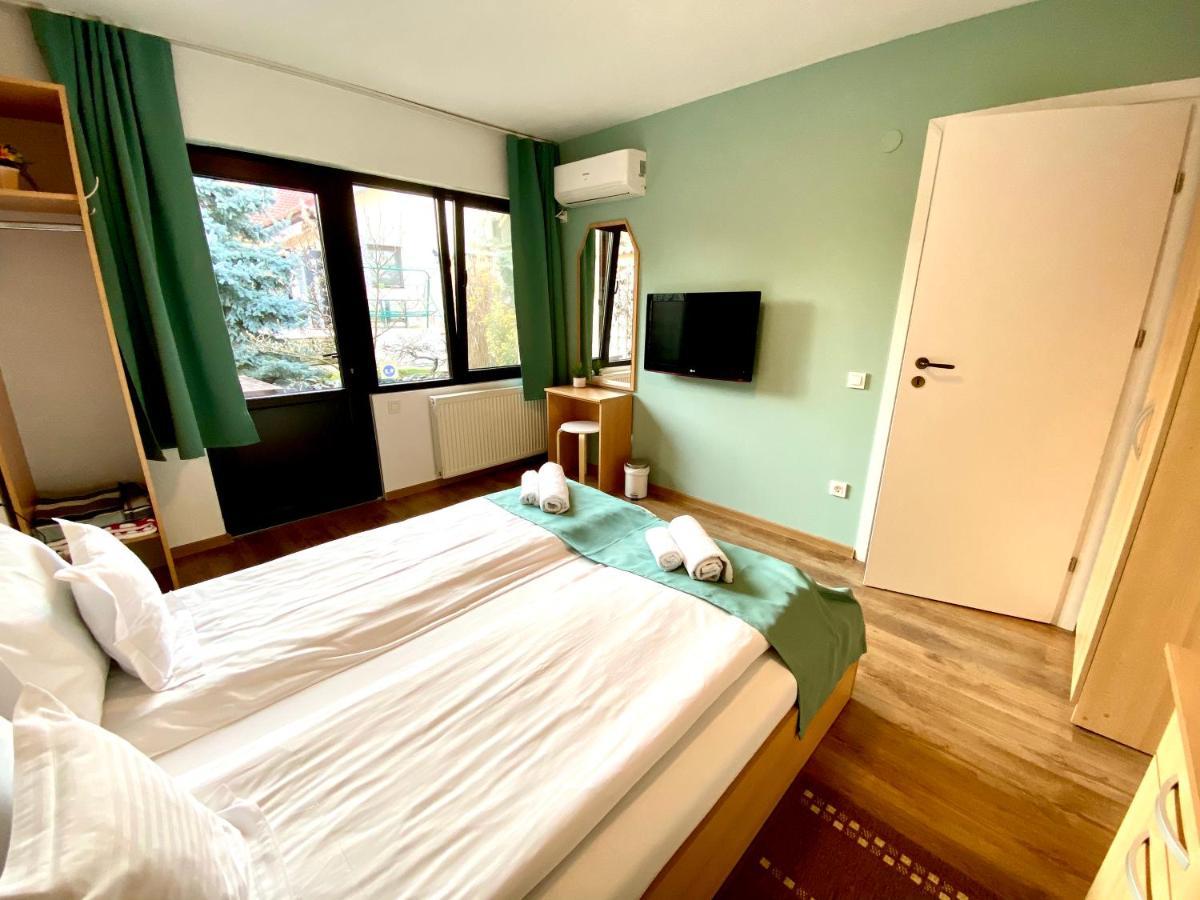 Cristi's Rooms - Pensiune Oradea Bagian luar foto