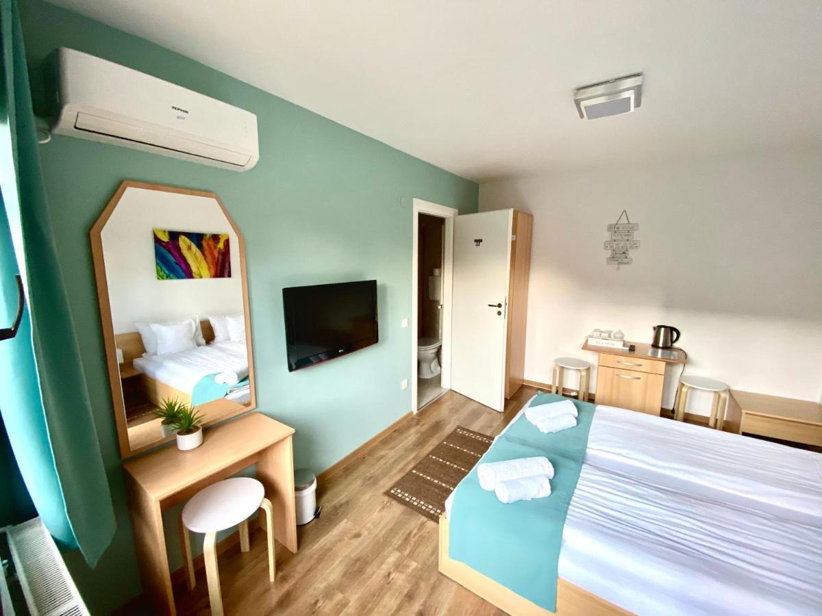 Cristi's Rooms - Pensiune Oradea Bagian luar foto