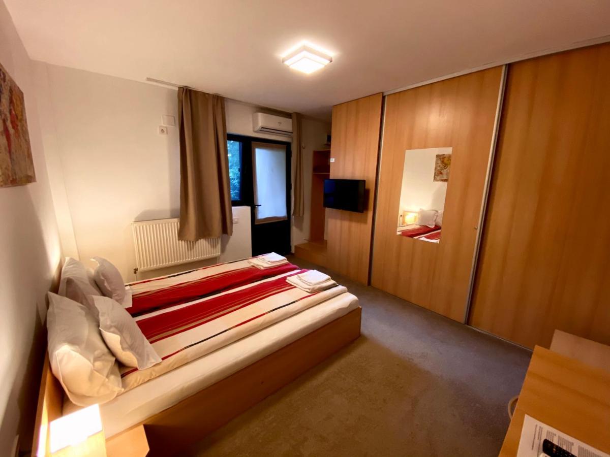 Cristi's Rooms - Pensiune Oradea Bagian luar foto