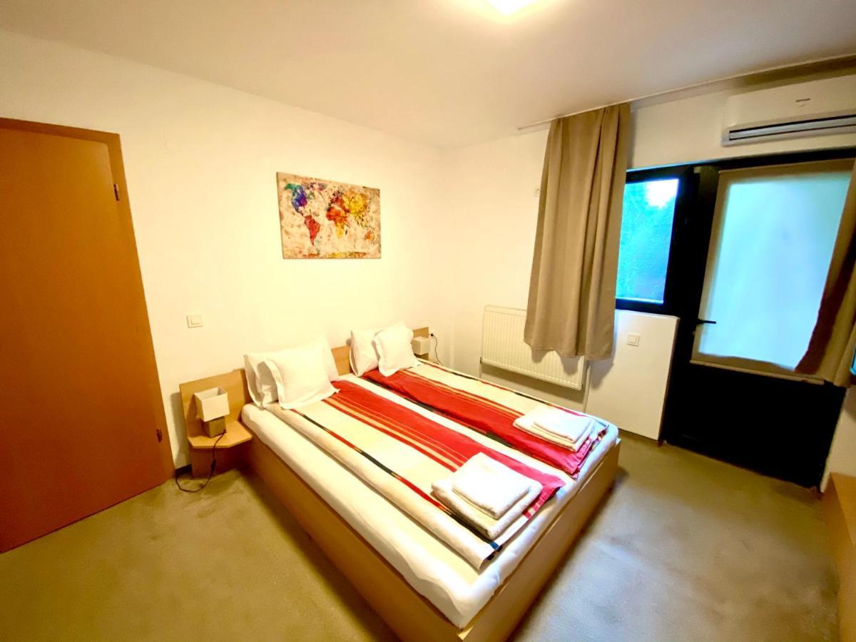 Cristi's Rooms - Pensiune Oradea Bagian luar foto