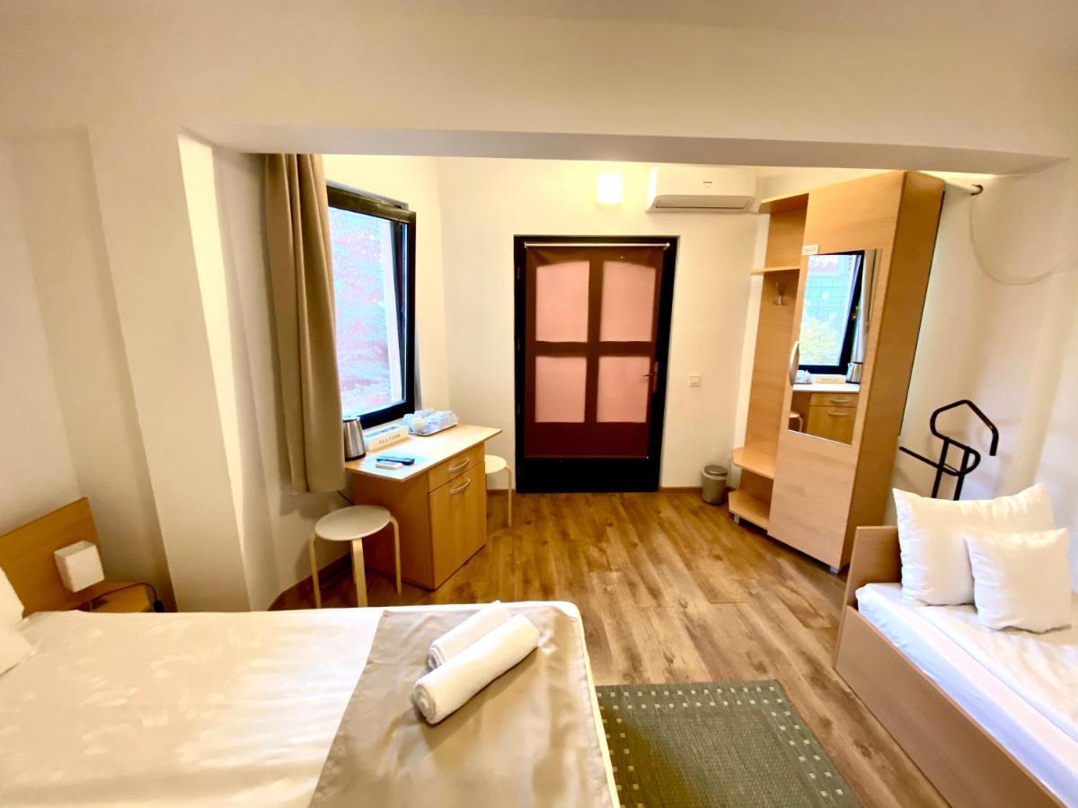 Cristi's Rooms - Pensiune Oradea Bagian luar foto