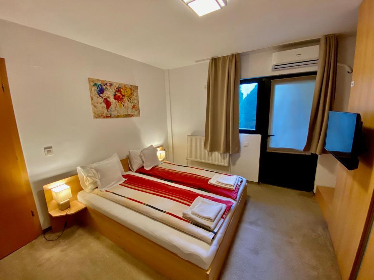 Cristi's Rooms - Pensiune Oradea Bagian luar foto
