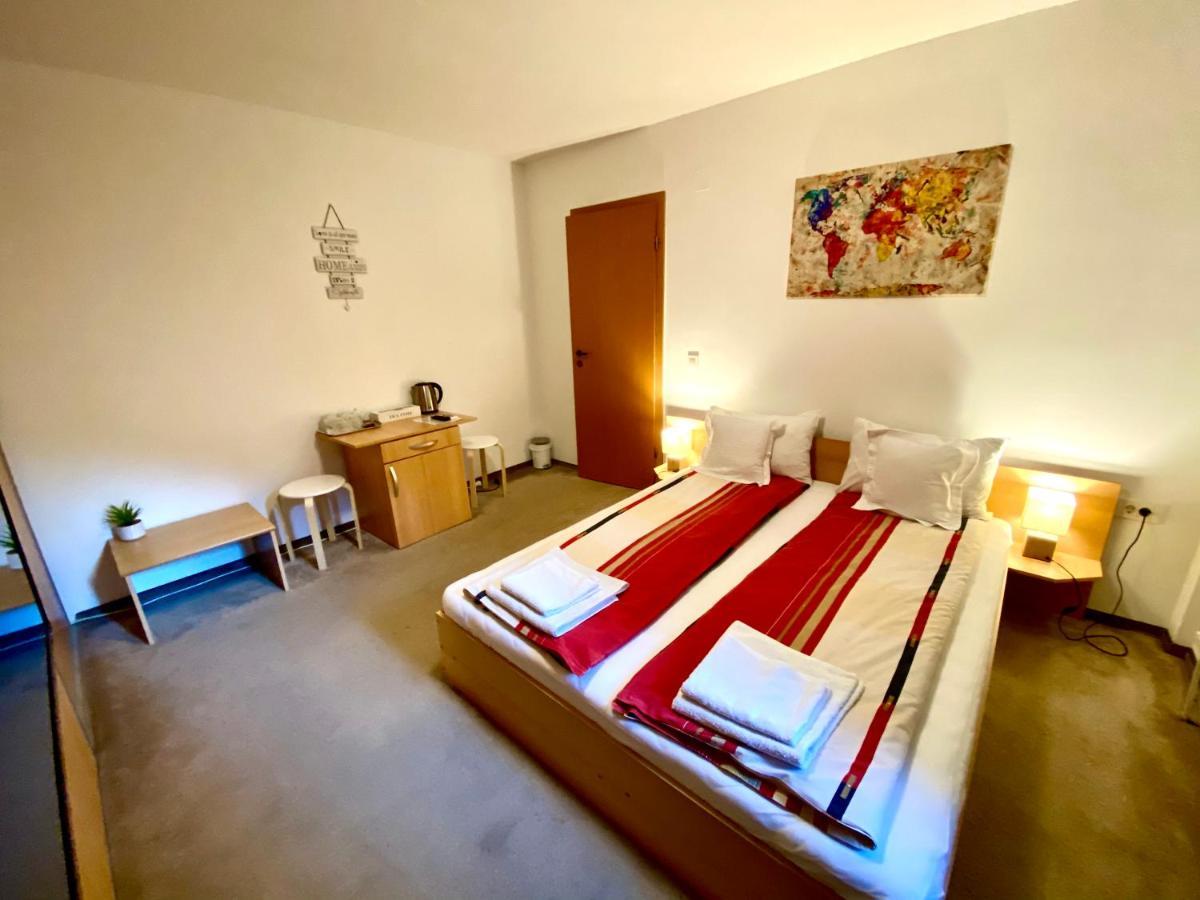 Cristi's Rooms - Pensiune Oradea Bagian luar foto