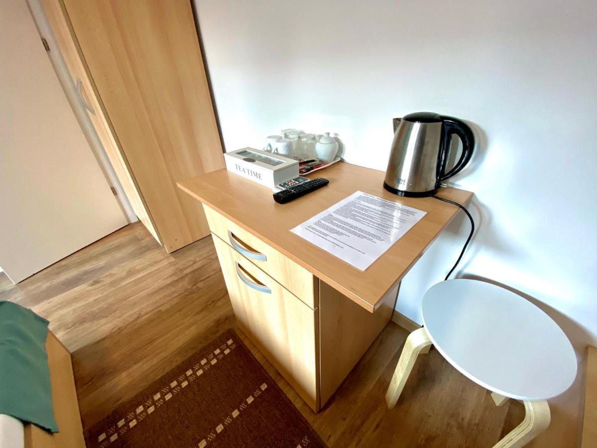 Cristi's Rooms - Pensiune Oradea Bagian luar foto