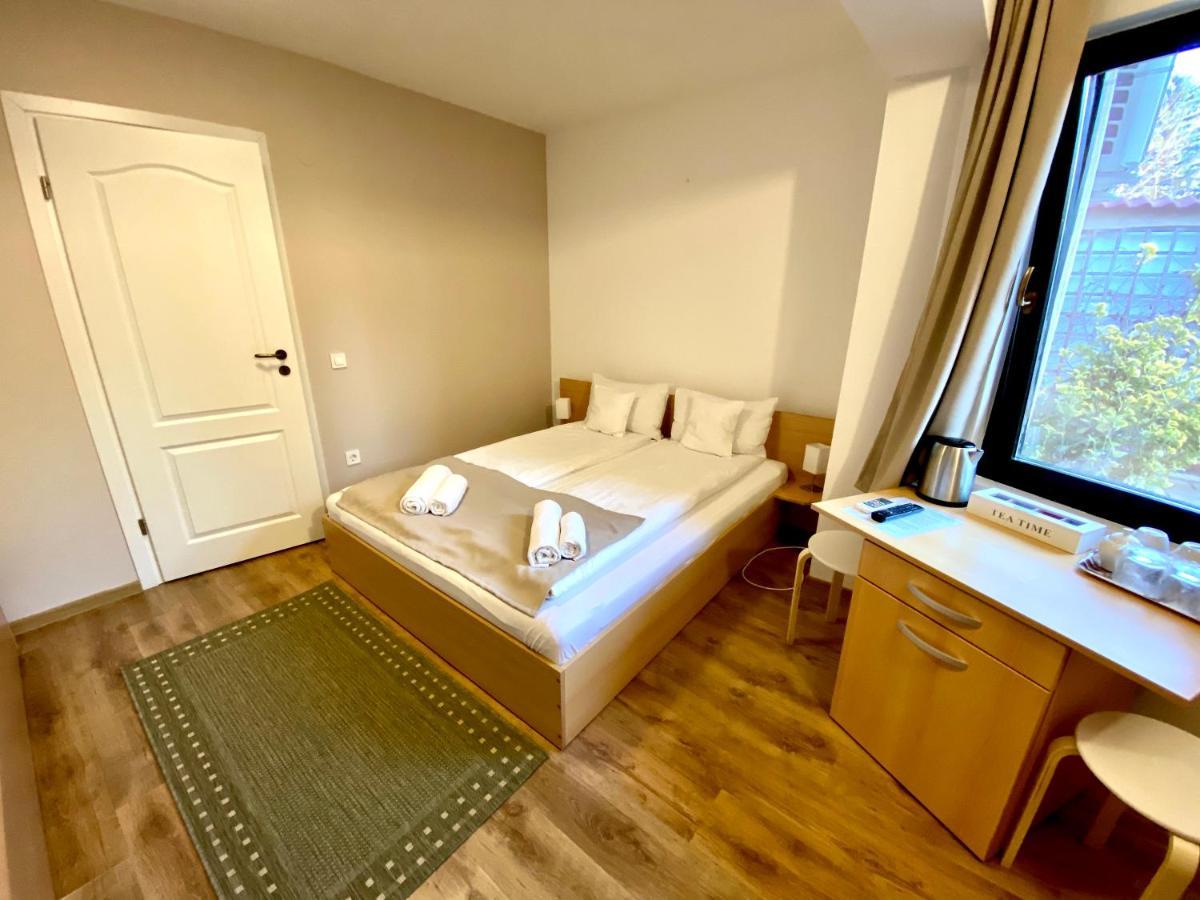 Cristi's Rooms - Pensiune Oradea Bagian luar foto